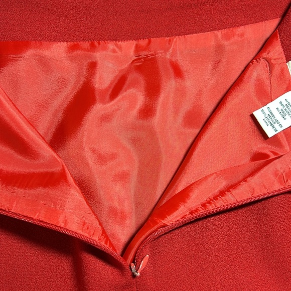 EVAN PICONE 2piece suit. Size 16, 💯 % wool. Red with black velvet trim. - Picture 12 of 15